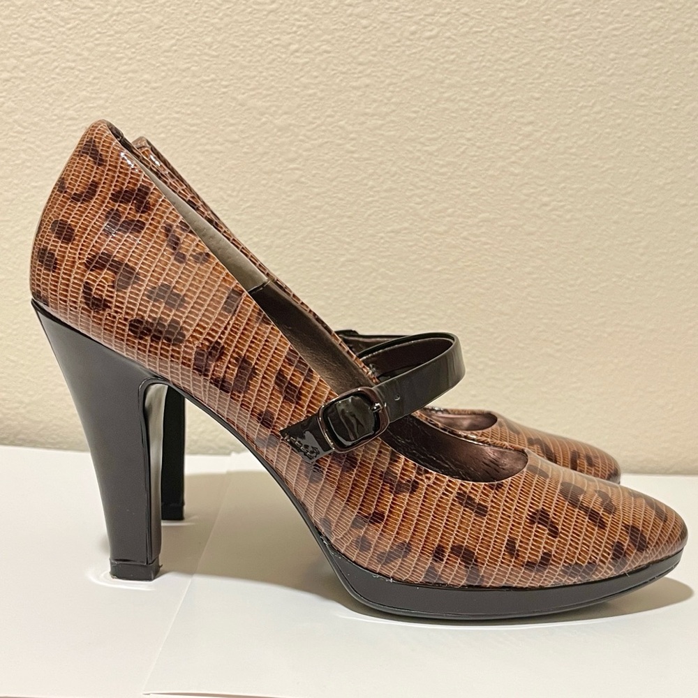 Sofft Brown Tan Reptile Embossed Leather Mary Jane Heels Size 7